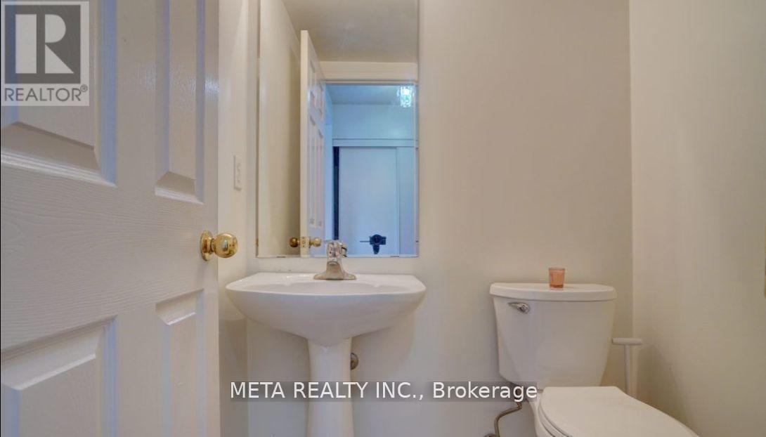 57 Hobson Avenue, Toronto (Victoria Village), Ontario  M4A 2X7 - Photo 6 - C12757558