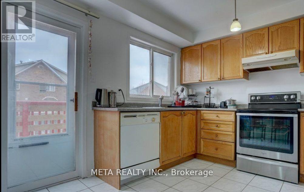 57 Hobson Avenue, Toronto (Victoria Village), Ontario  M4A 2X7 - Photo 7 - C12757558