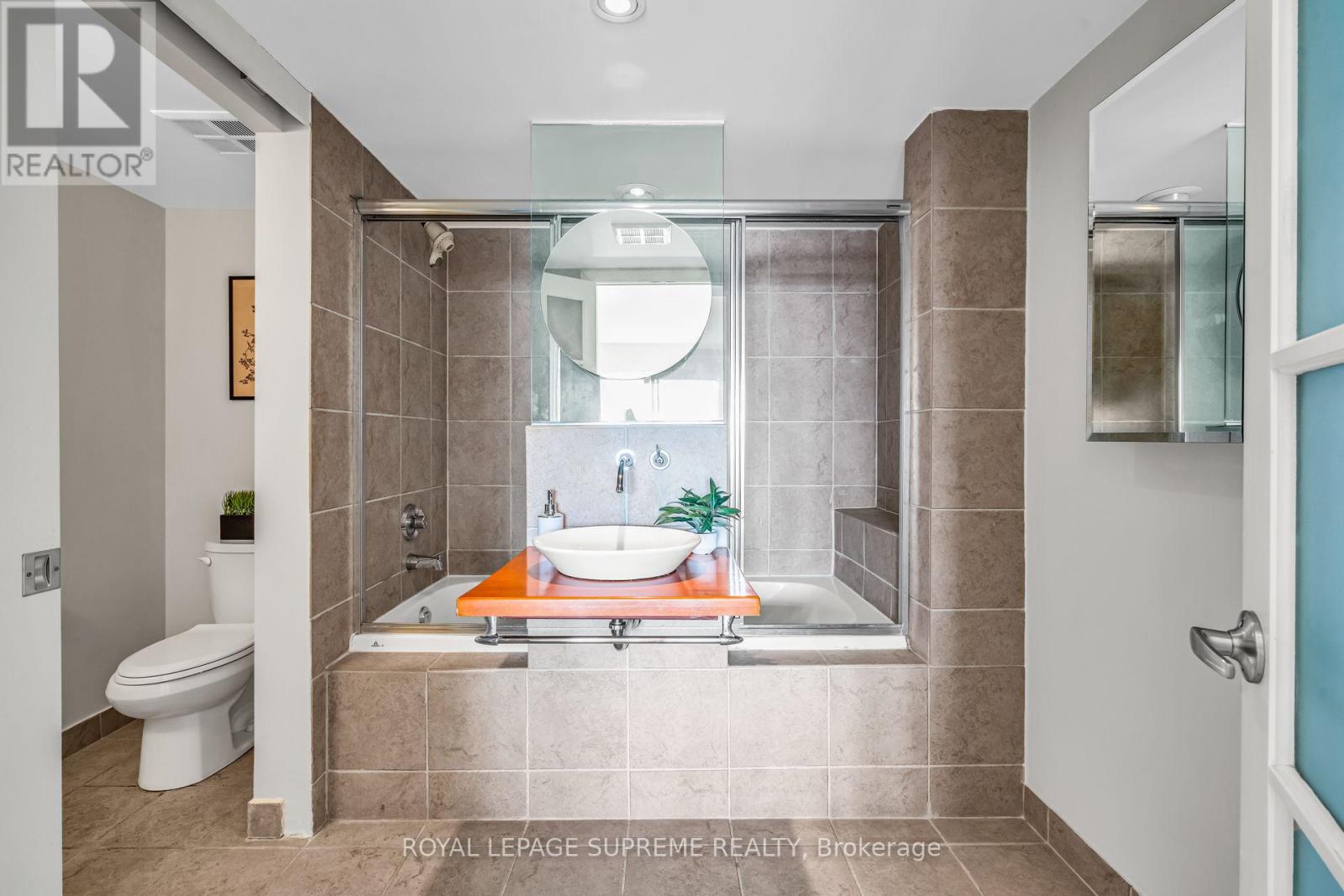 1226 - 550 Queens Quay W, Toronto, Ontario  M5V 3M8 - Photo 39 - C12757604