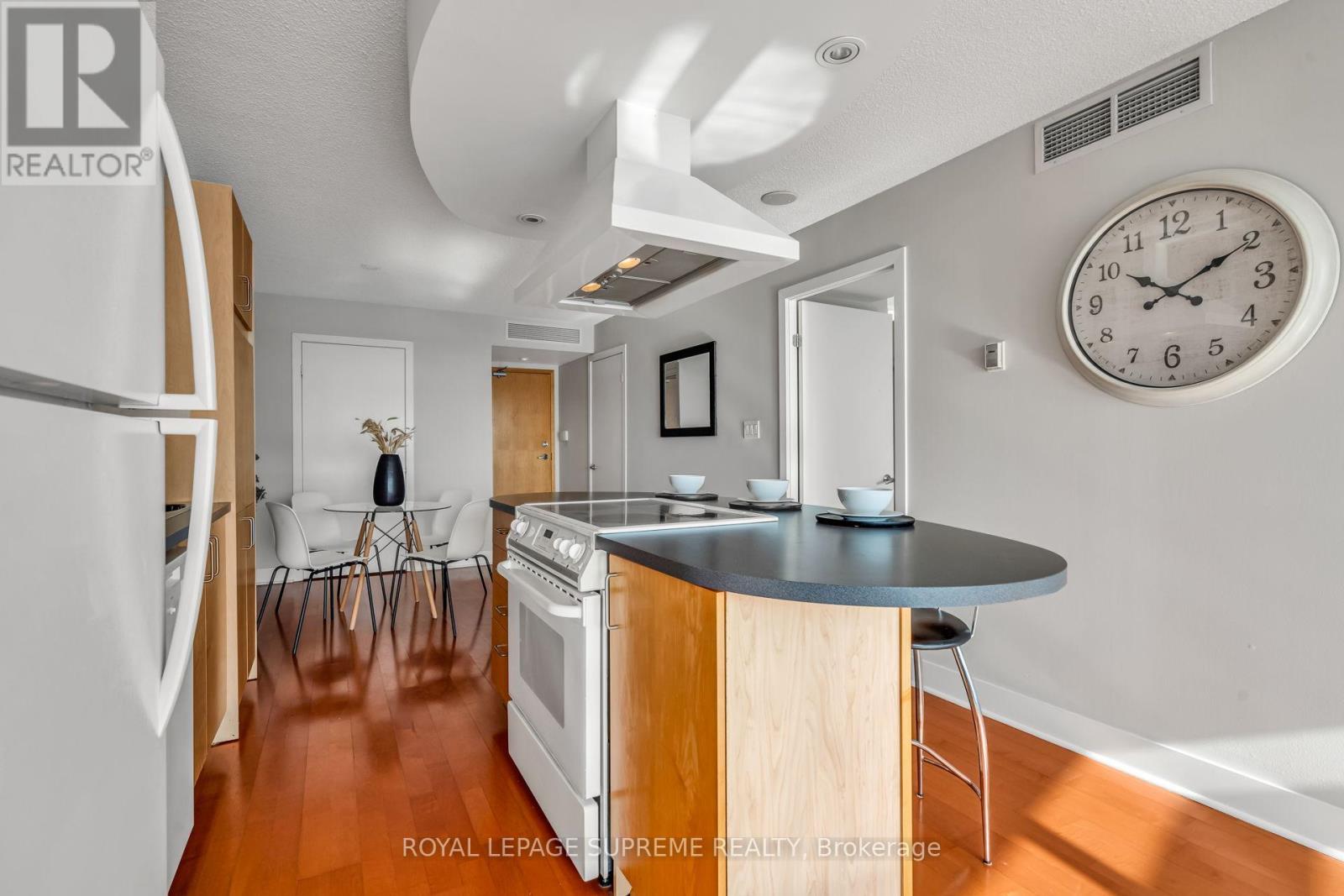 1226 - 550 Queens Quay W, Toronto, Ontario  M5V 3M8 - Photo 17 - C12757604