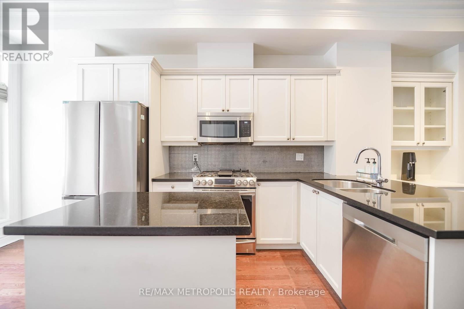 14 Luscombe Lane, Toronto, Ontario  M4Y 3B5 - Photo 4 - C12757698