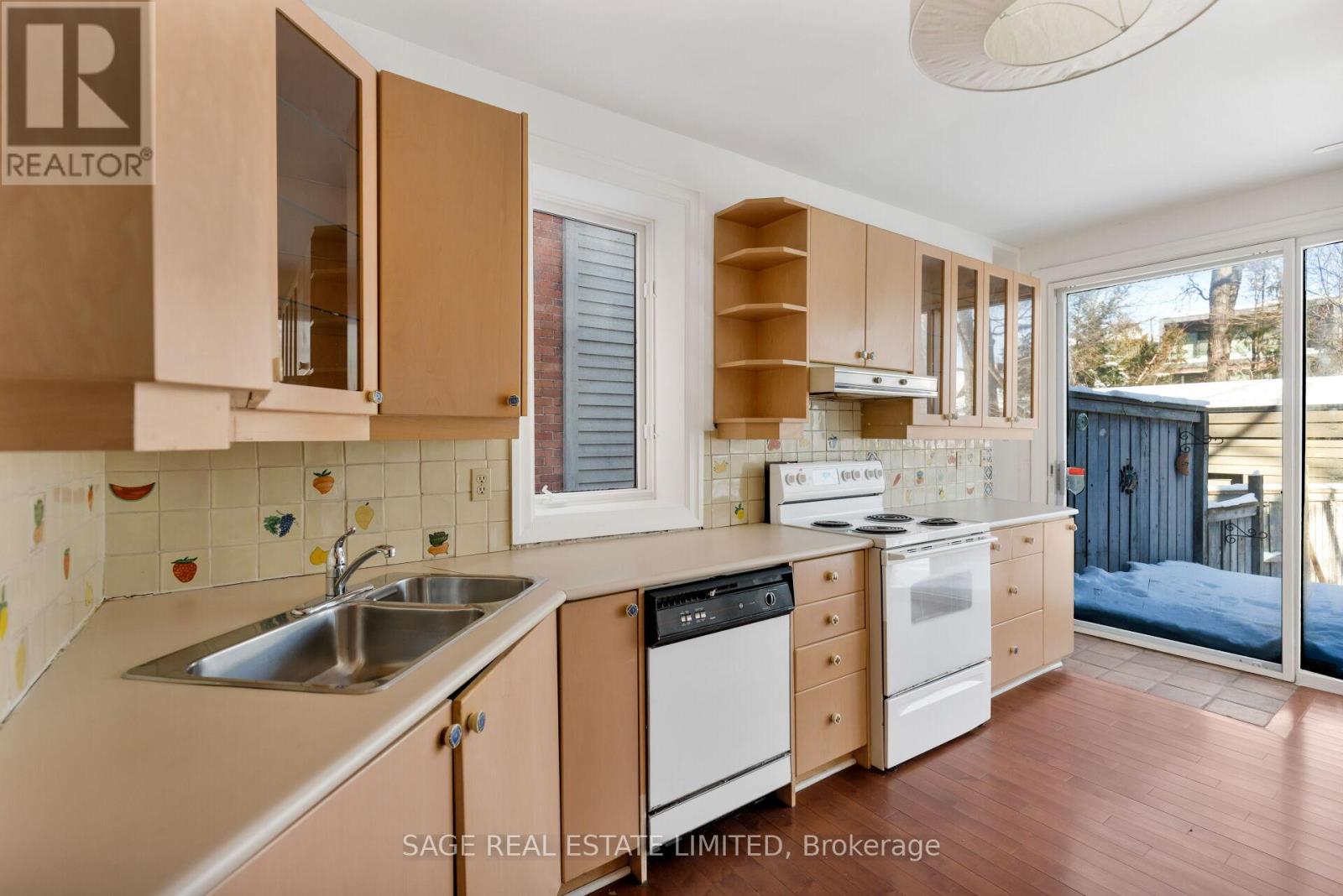 25 Wells Hill Avenue, Toronto (Casa Loma), Ontario  M5R 3A5 - Photo 15 - C12757520