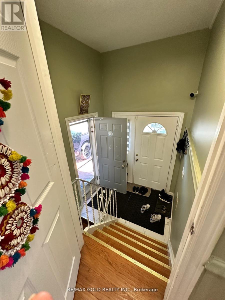 Upper - 76 Pandora Circle, Toronto, Ontario  M1H 1V7 - Photo 6 - E12756730