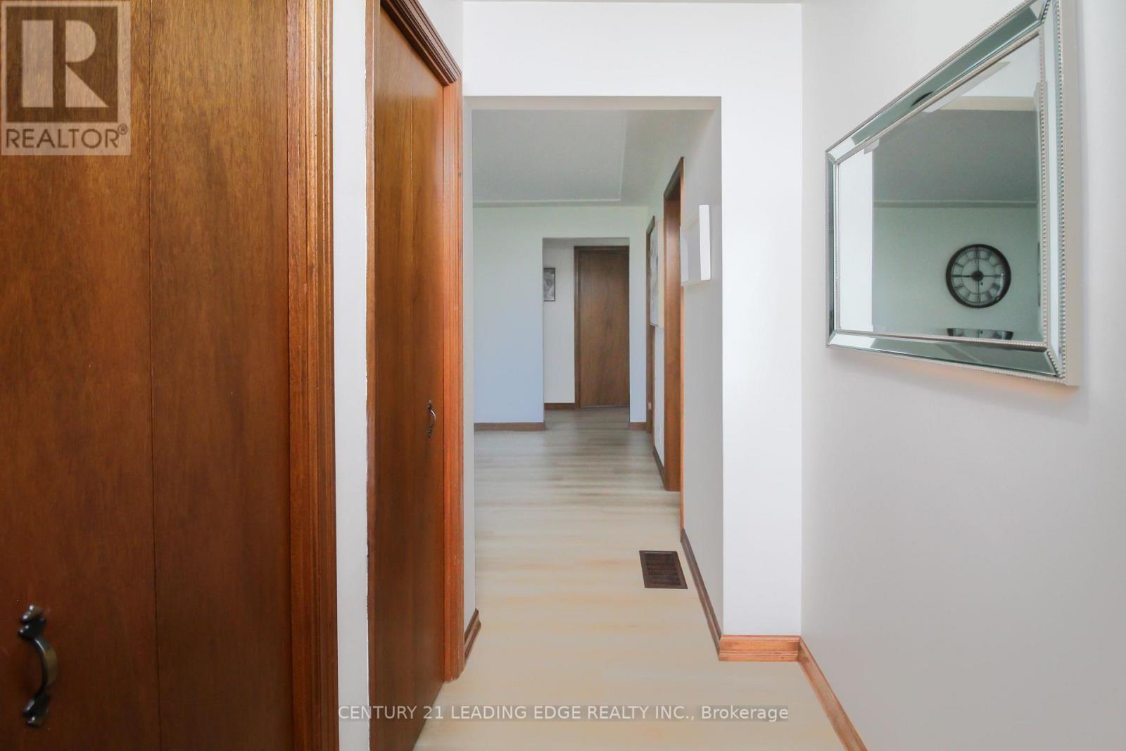 121 Northview Avenue, Whitby, Ontario  L1N 2G8 - Photo 4 - E12756674