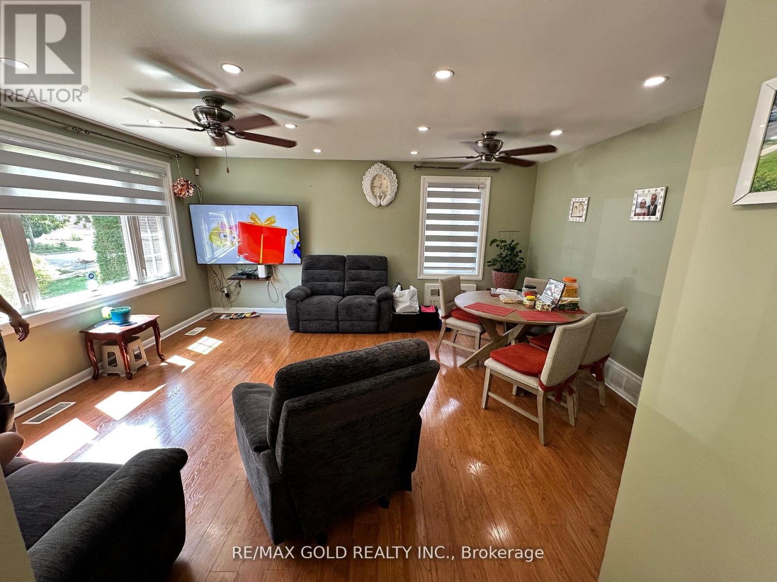 Upper - 76 Pandora Circle, Toronto, Ontario  M1H 1V7 - Photo 3 - E12756730