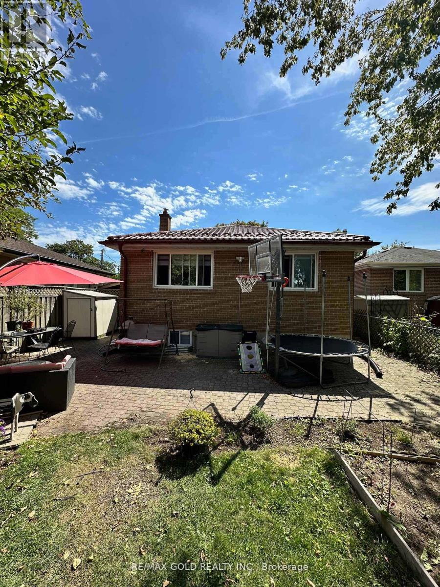 Upper - 76 Pandora Circle, Toronto, Ontario  M1H 1V7 - Photo 12 - E12756730