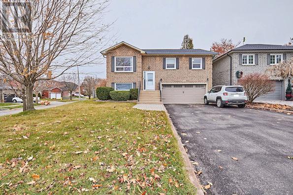 40 Waywell Street, Whitby, Ontario  L1N 8N9 - Photo 3 - E12756774