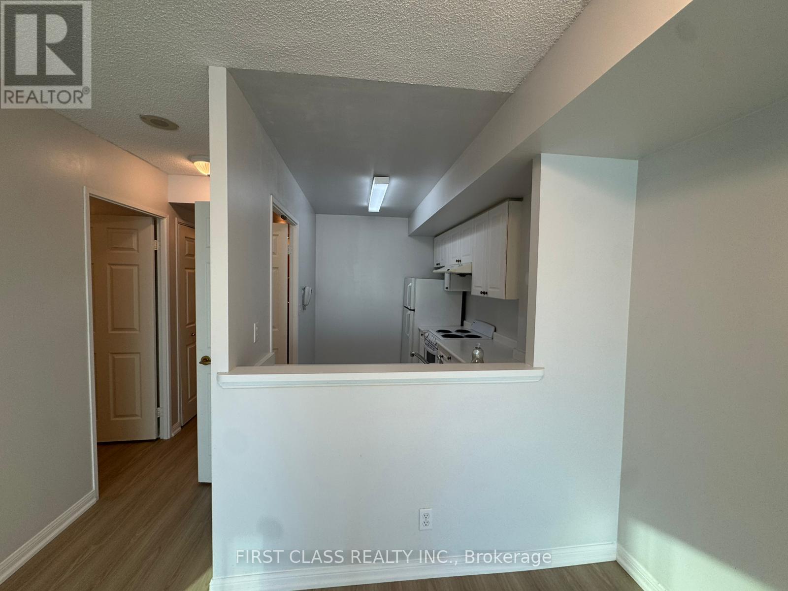 1905 - 18 Lee Centre Drive, Toronto (Woburn), Ontario  M1H 3H5 - Photo 3 - E12757338