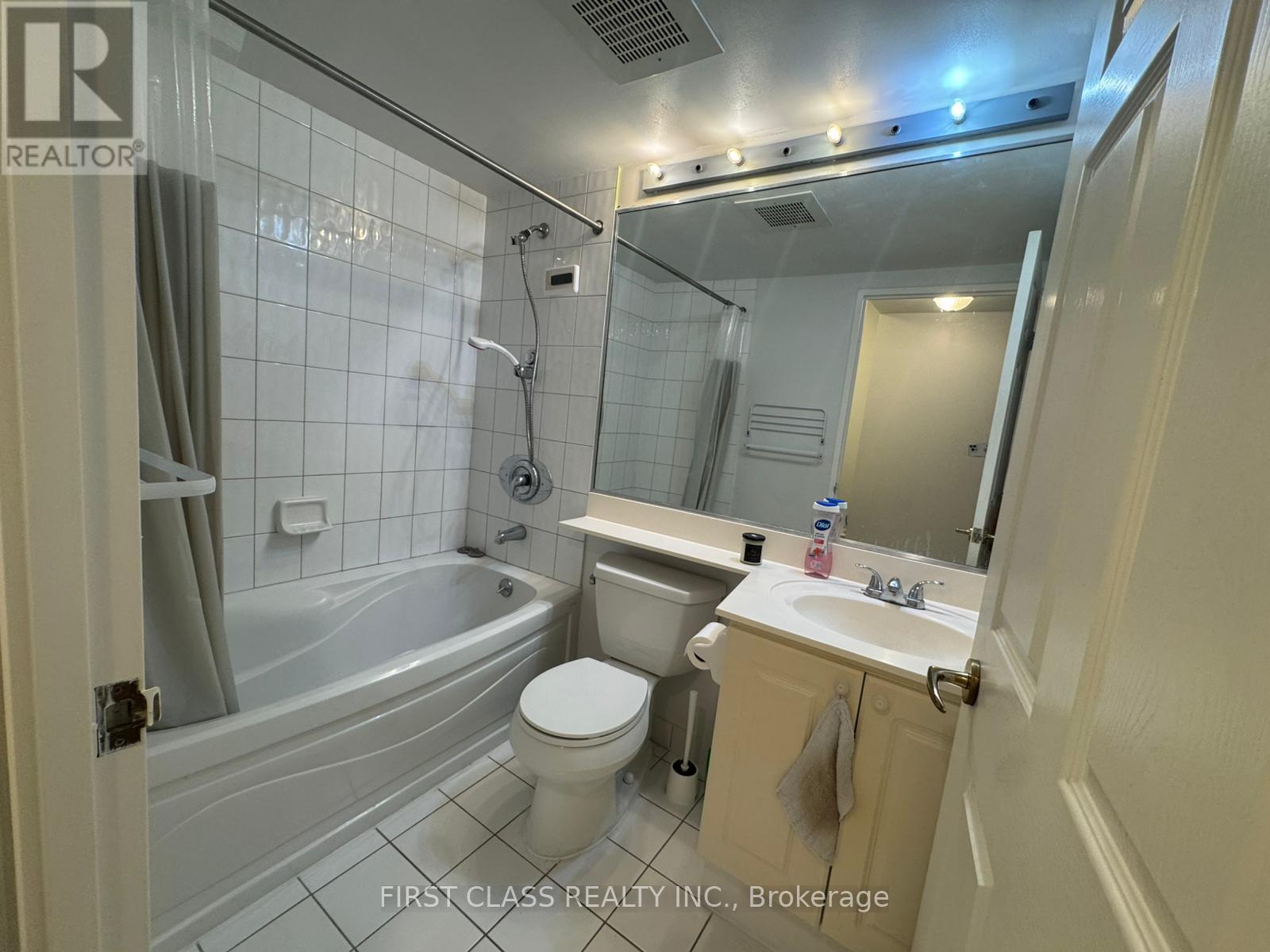 1905 - 18 Lee Centre Drive, Toronto (Woburn), Ontario  M1H 3H5 - Photo 6 - E12757338