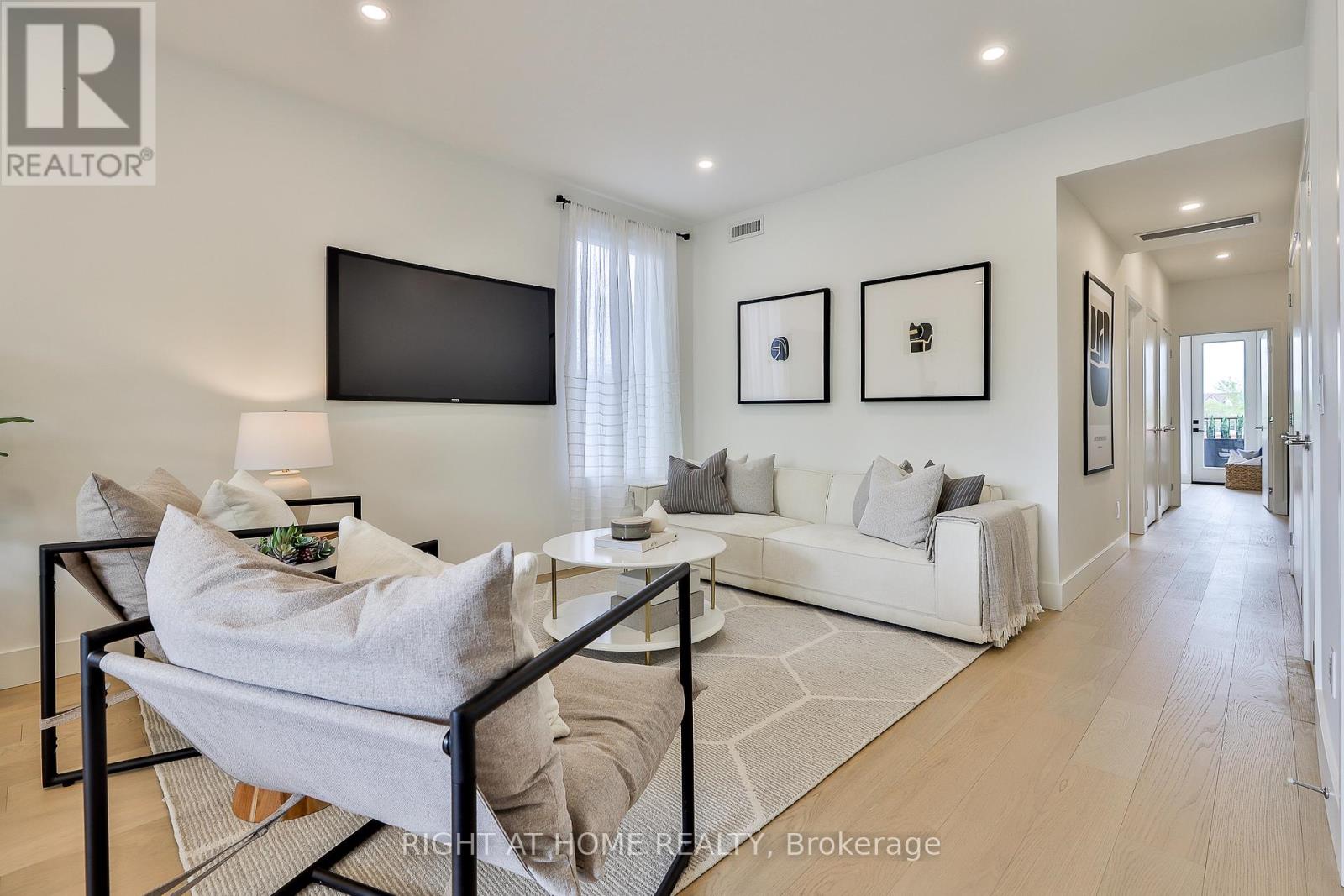 Centre - 2343 Gerrard Street E, Toronto, Ontario  M4E 2E6 - Photo 10 - E12757556