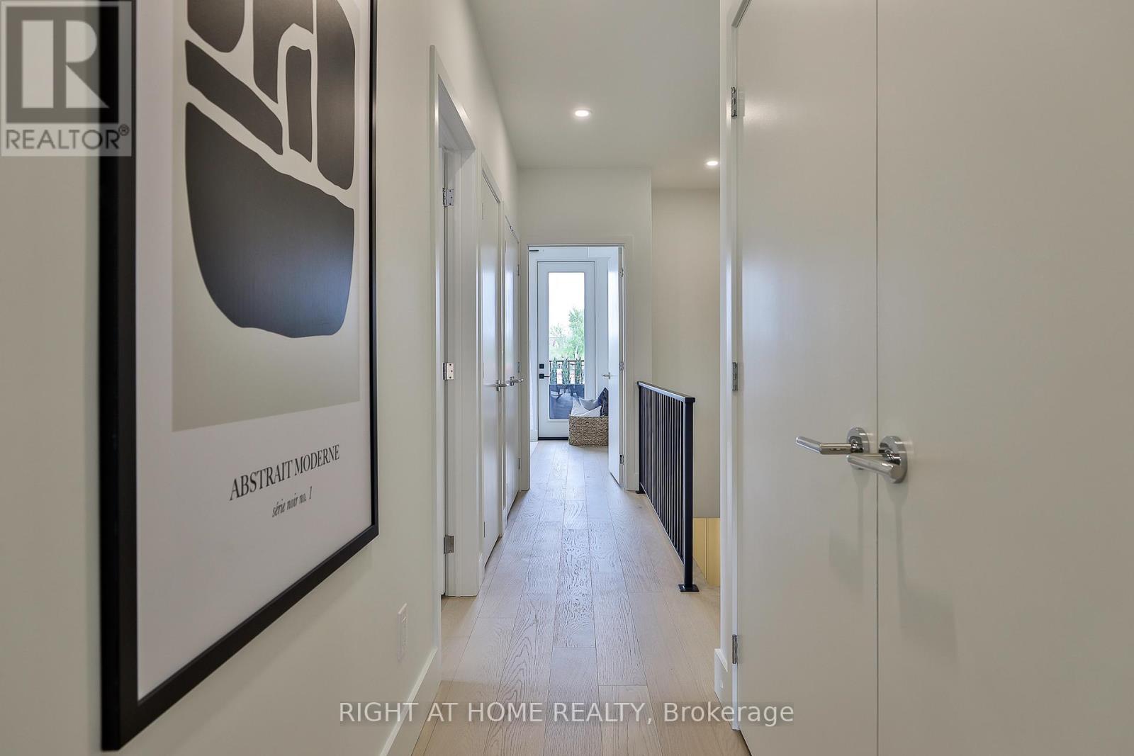 Centre - 2343 Gerrard Street E, Toronto, Ontario  M4E 2E6 - Photo 11 - E12757556