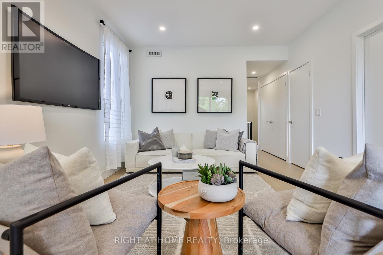 Centre - 2343 Gerrard Street E, Toronto, Ontario  M4E 2E6 - Photo 9 - E12757556