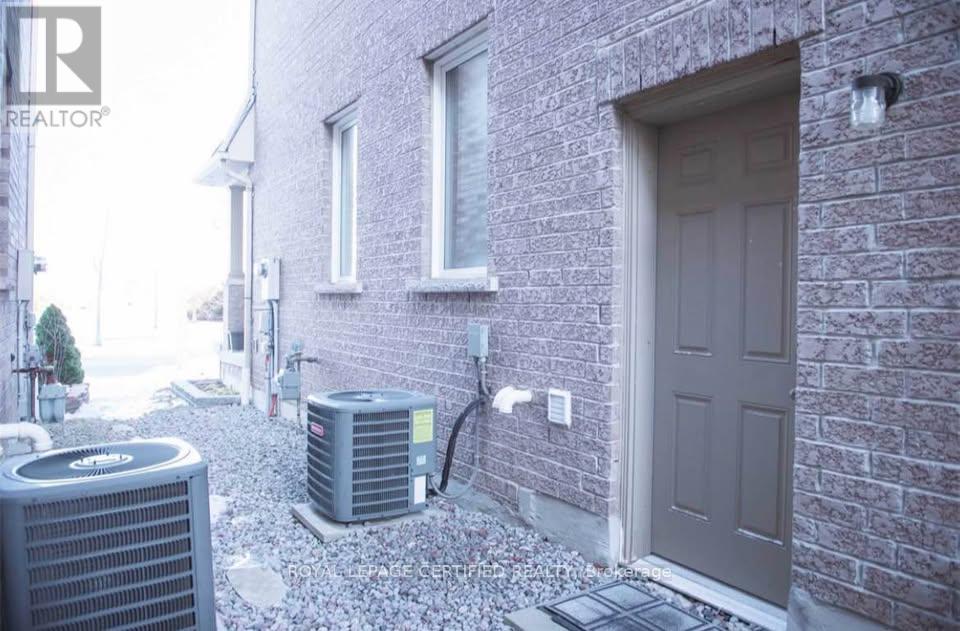 6 Camill Avenue, Ajax (Northeast Ajax), Ontario  L1Z 0J9 - Photo 2 - E12757856