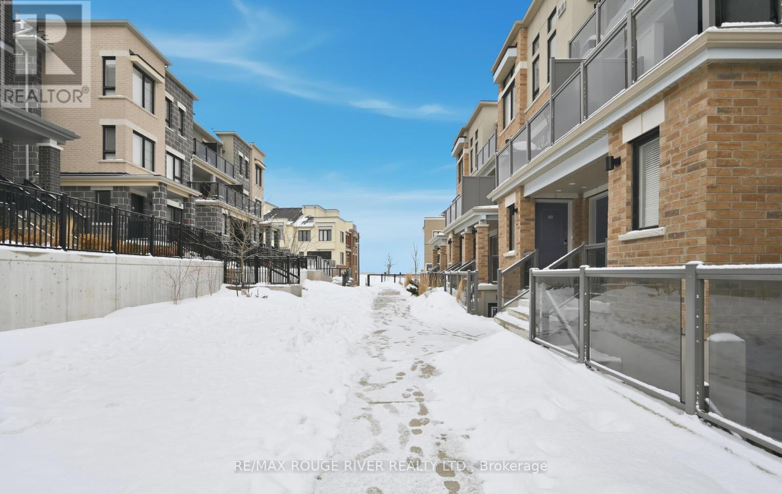 33d Lookout Drive, Clarington, Ontario  L1C 7G1 - Photo 5 - E12757720