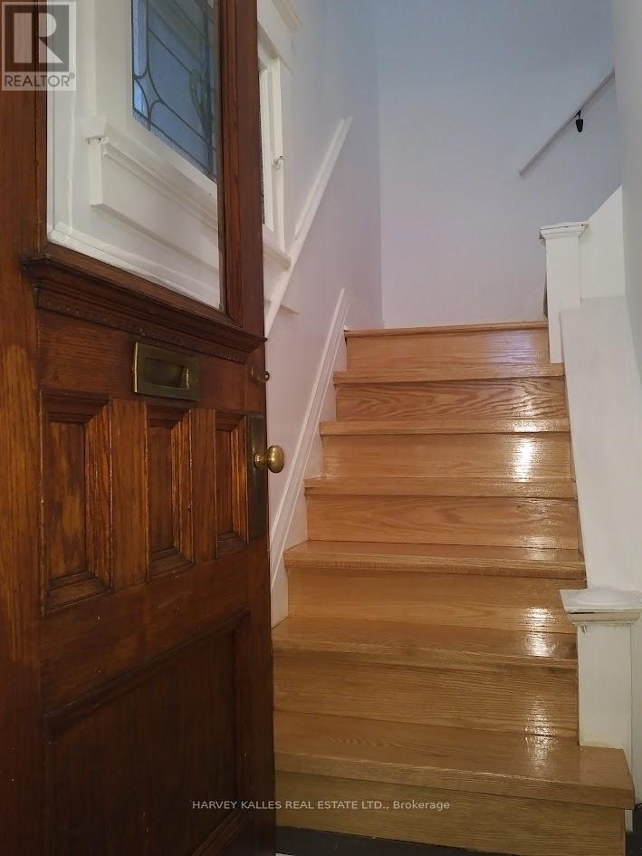 UPPER - 885 DAVENPORT ROAD, Toronto, Ontario