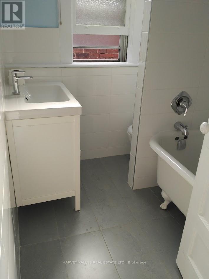 Upper - 885 Davenport Road, Toronto, Ontario  M6G 2B4 - Photo 7 - C12758000