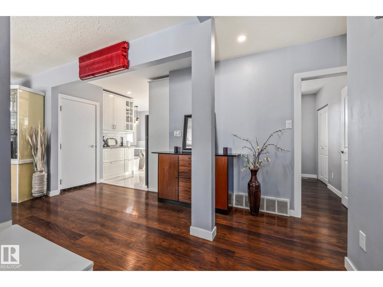 13608 137 St Nw, Edmonton, Alberta  T5L 2B3 - Photo 3 - E4472189