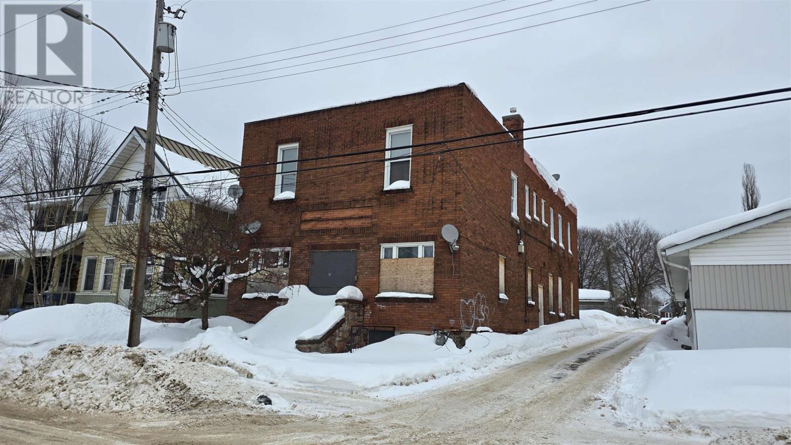 212 Albert St E, Sault Ste. Marie, Ontario  P6A 2J4 - Photo 2 - SM260233