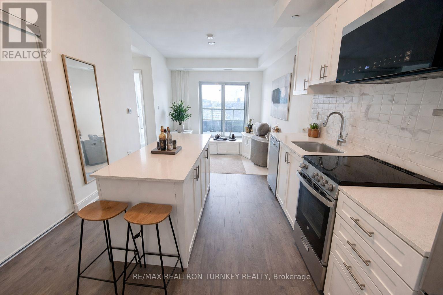 1311 - 705 Davis Drive, Newmarket, Ontario  L3Y 0J1 - Photo 2 - N12740368