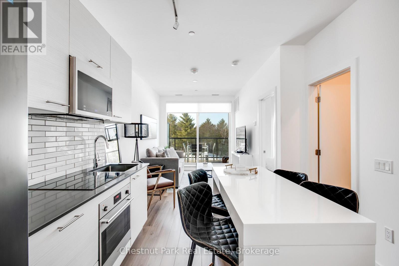 404 - 120 Carrick Trail, Gravenhurst, Ontario  P1P 0A2 - Photo 3 - X12758114