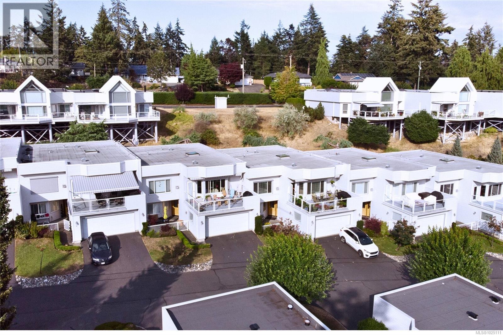 For Sale: 16 1600 Brynmarl Rd, Nanoose Bay, ON | 4 Bed, 3 Bath House for $295,000. See 26 photos!