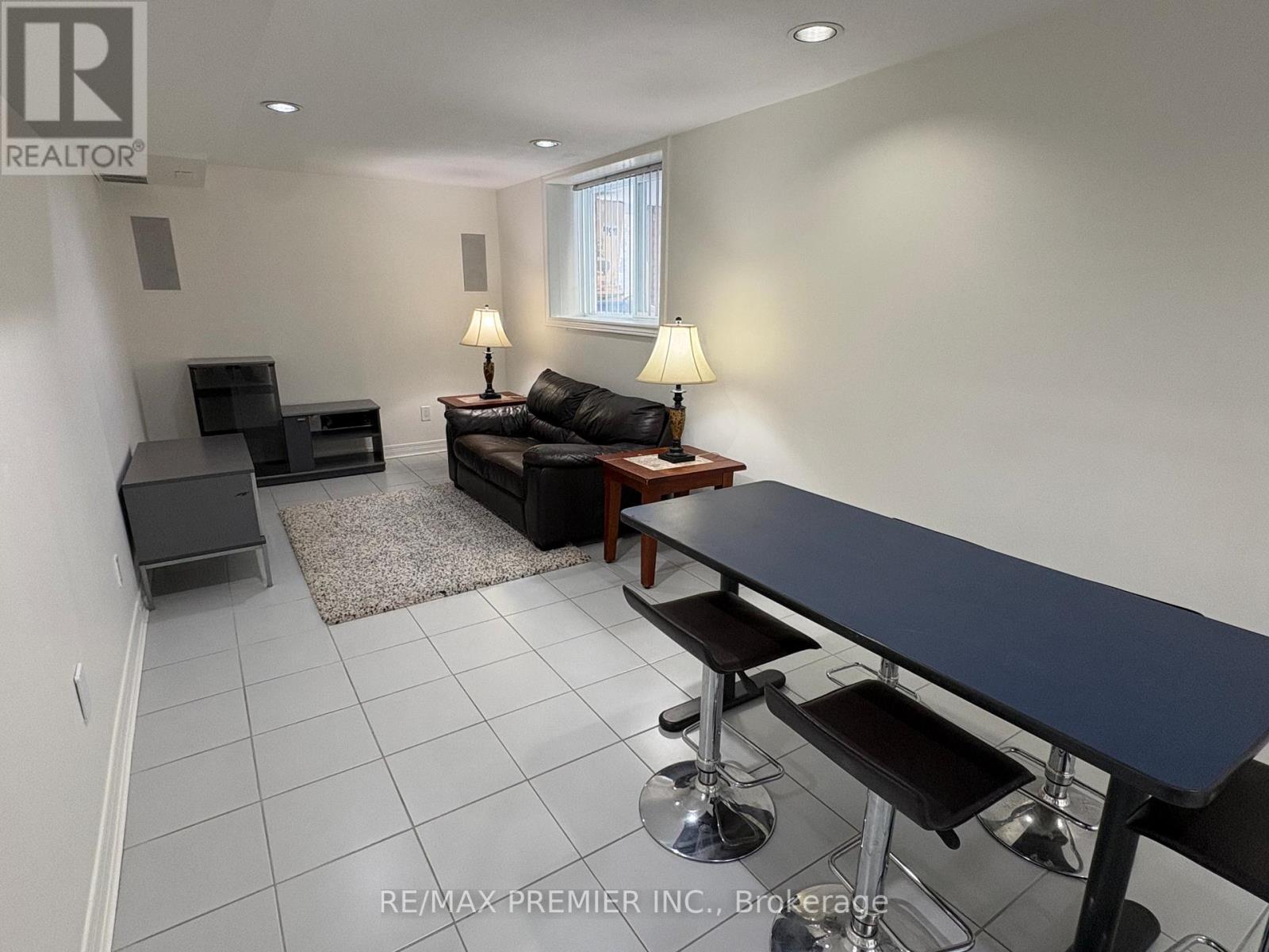 BSMT - 126 PIONEER LANE, vaughan (east woodbridge), Ontario