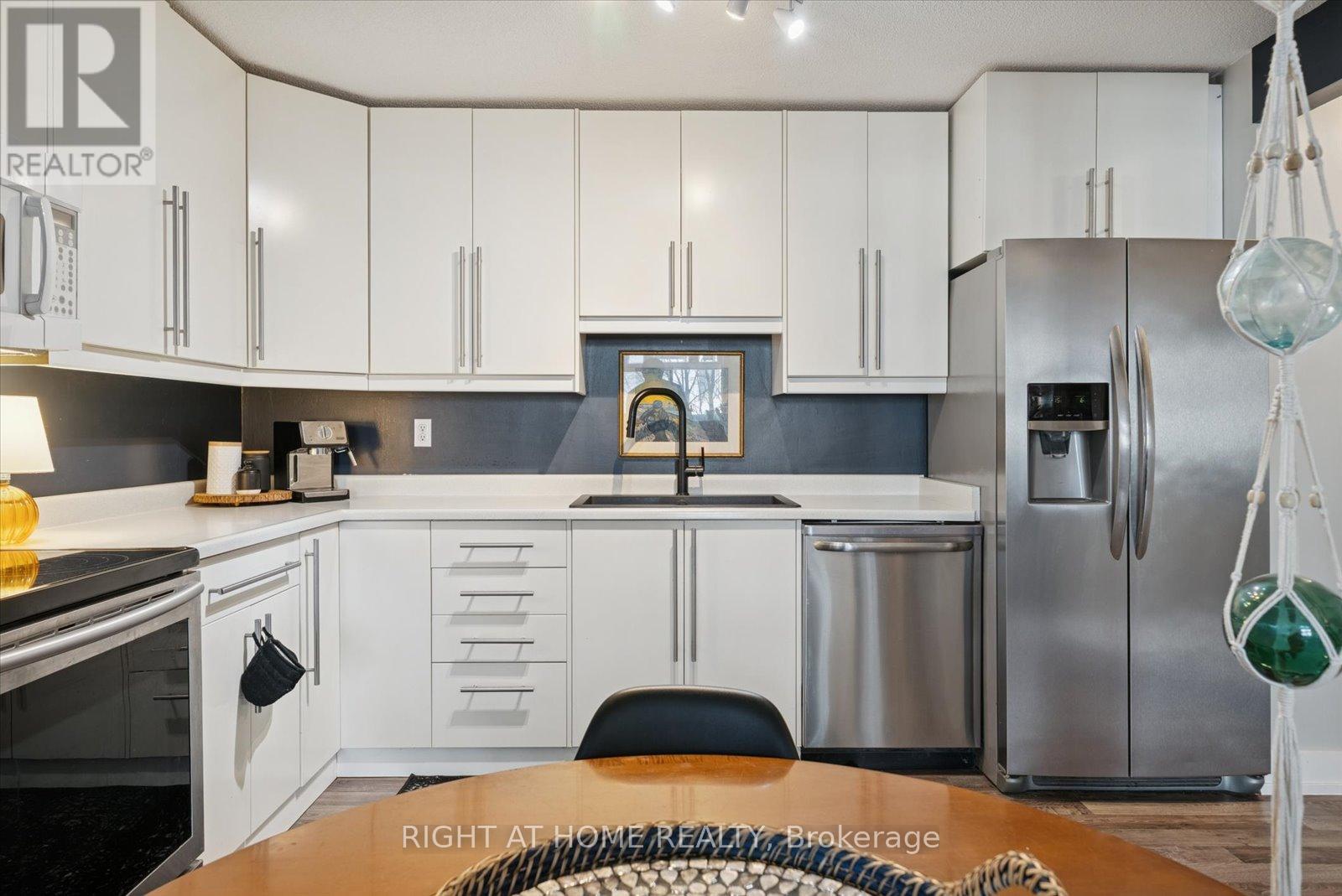 707 - 260 Davis Drive, Newmarket, Ontario  L3Y 7C3 - Photo 10 - N12756606