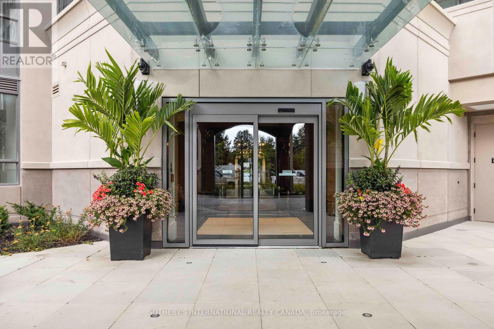 405 - 2075 King Road, King, Ontario  L7B 0R6 - Photo 2 - N12756742