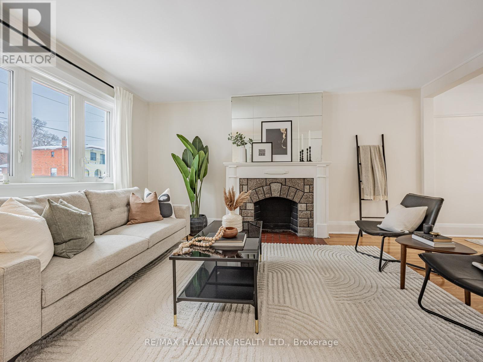 419 Mortimer Avenue, Toronto, Ontario  M4J 2E8 - Photo 4 - E12757794