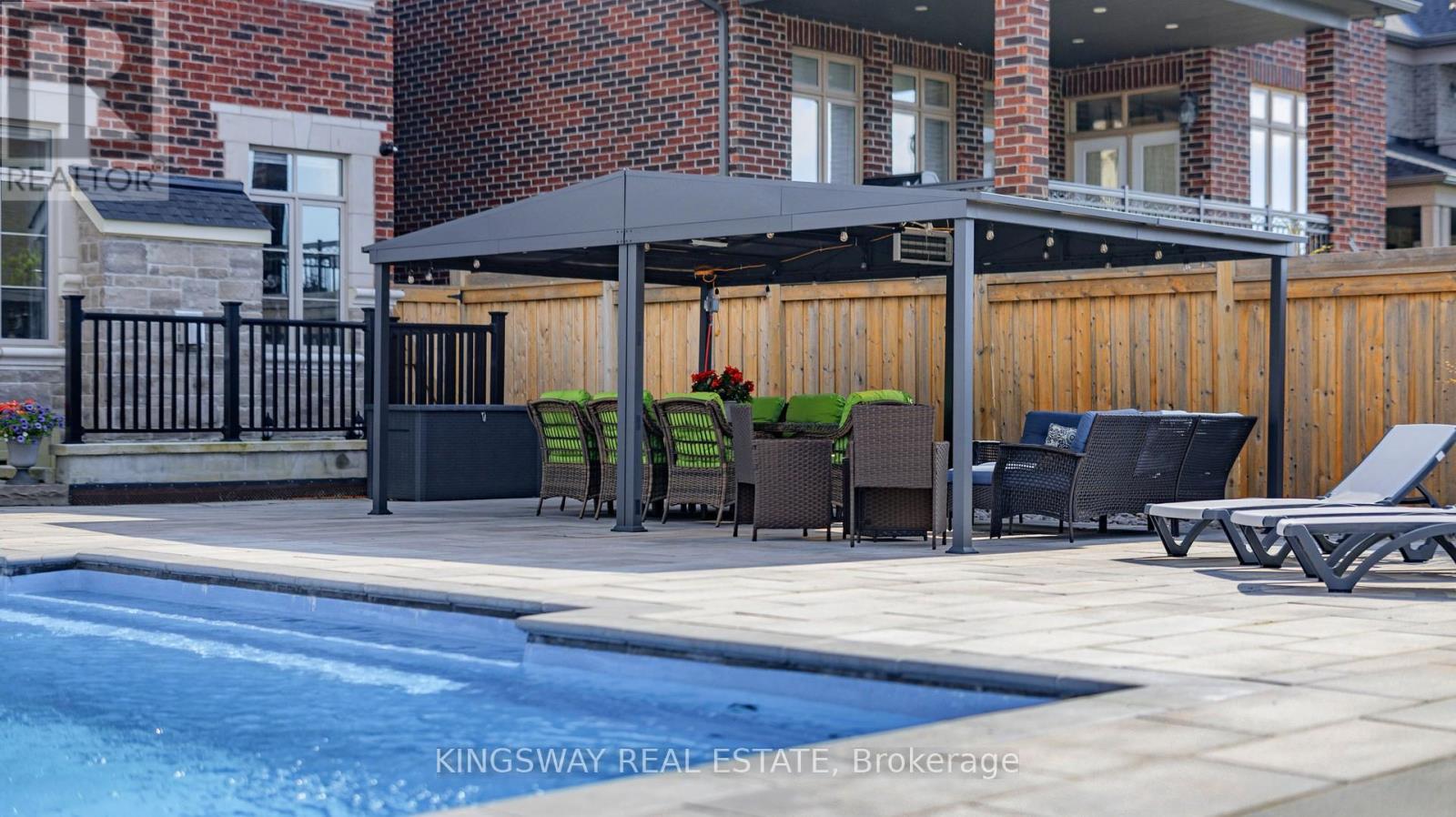 70 Bond Crescent, Richmond Hill, Ontario  L4E 3K4 - Photo 37 - N12756334