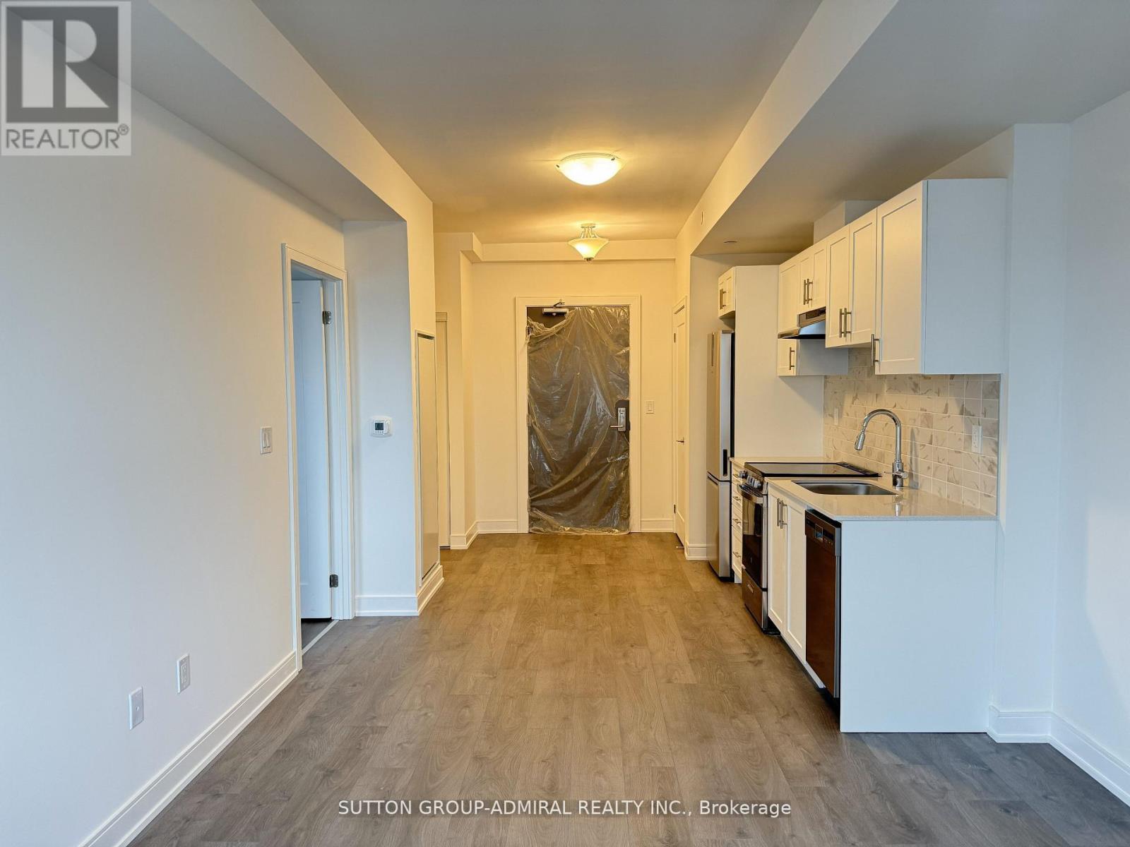 A1106 - 705 Davis Drive, Newmarket, Ontario  L3Y 2R2 - Photo 4 - N12756962