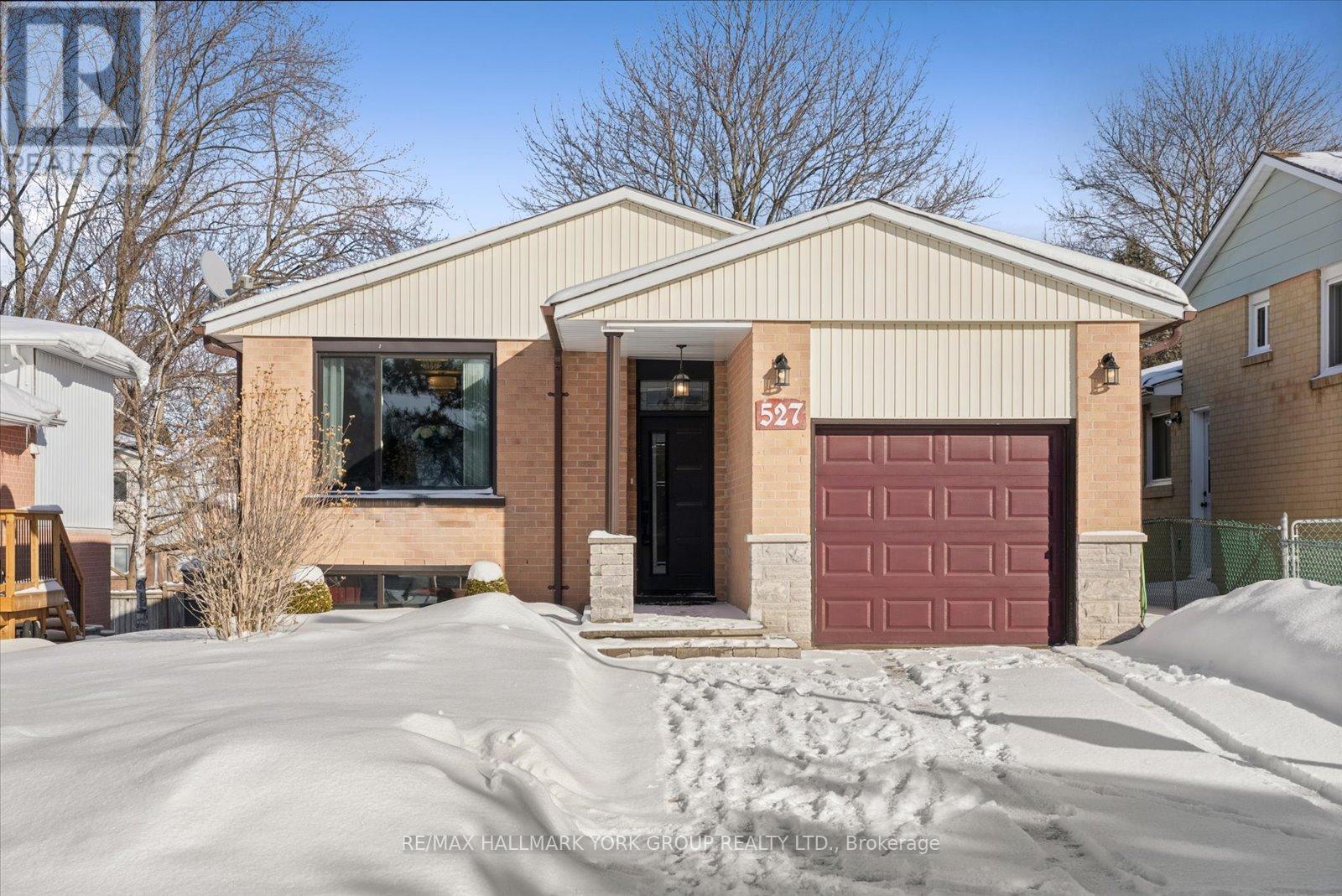 527 CODY CRESCENT, Newmarket, Ontario