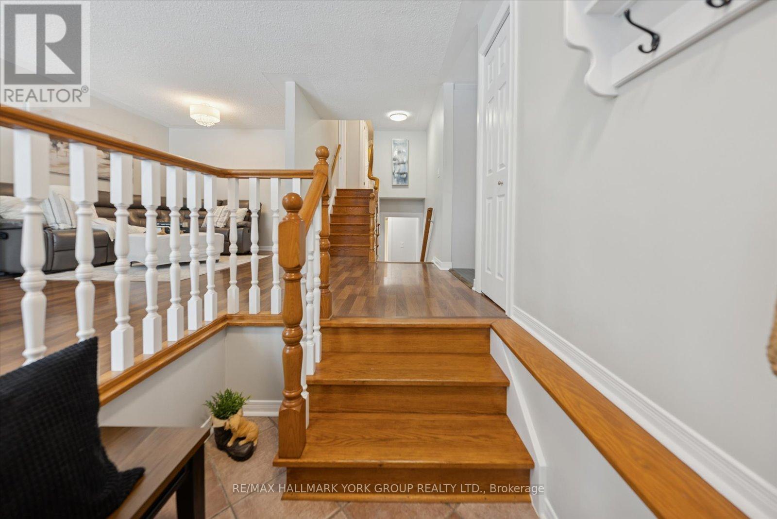 527 Cody Crescent, Newmarket, Ontario  L3Y 5L9 - Photo 7 - N12757364