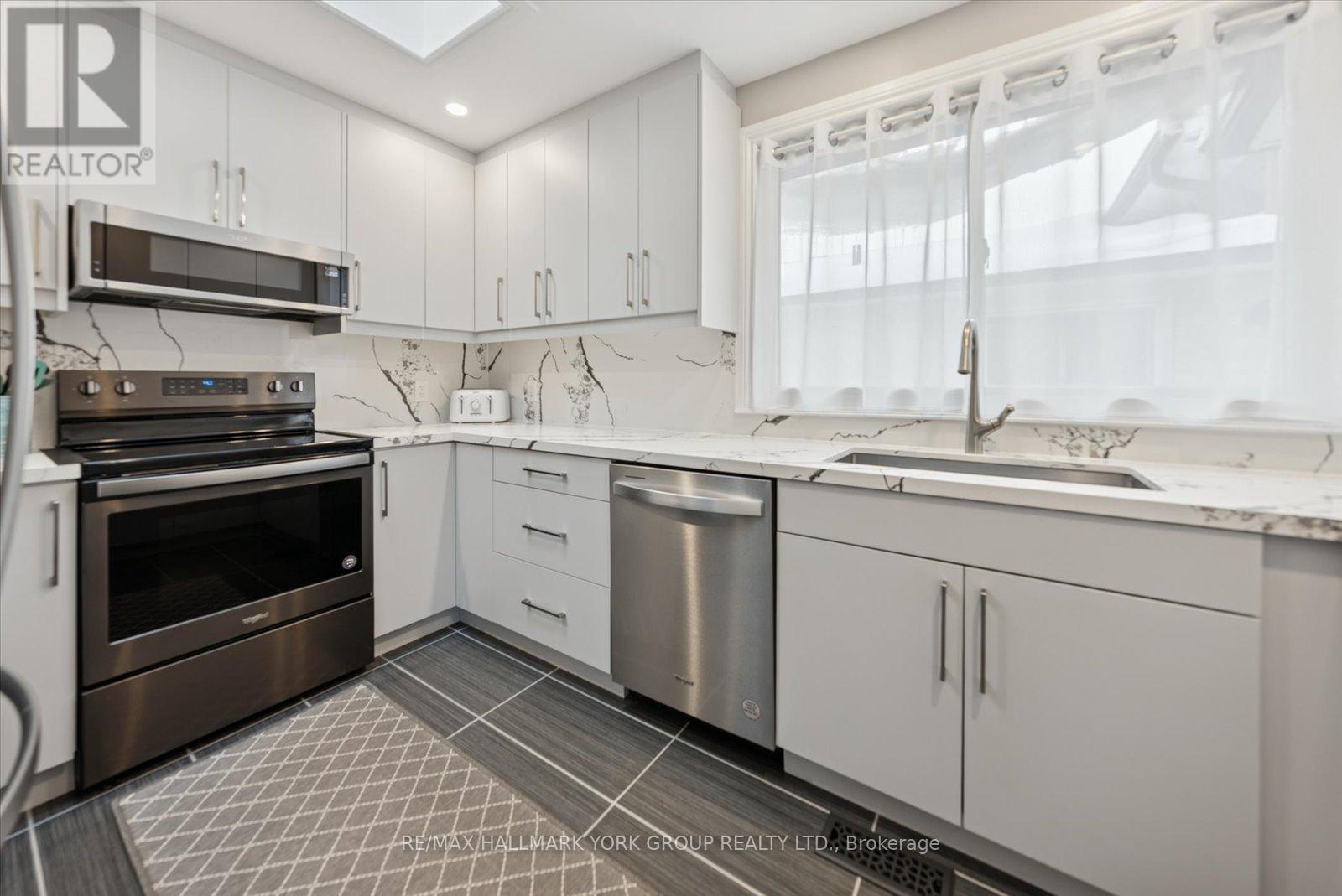 527 Cody Crescent, Newmarket, Ontario  L3Y 5L9 - Photo 14 - N12757364