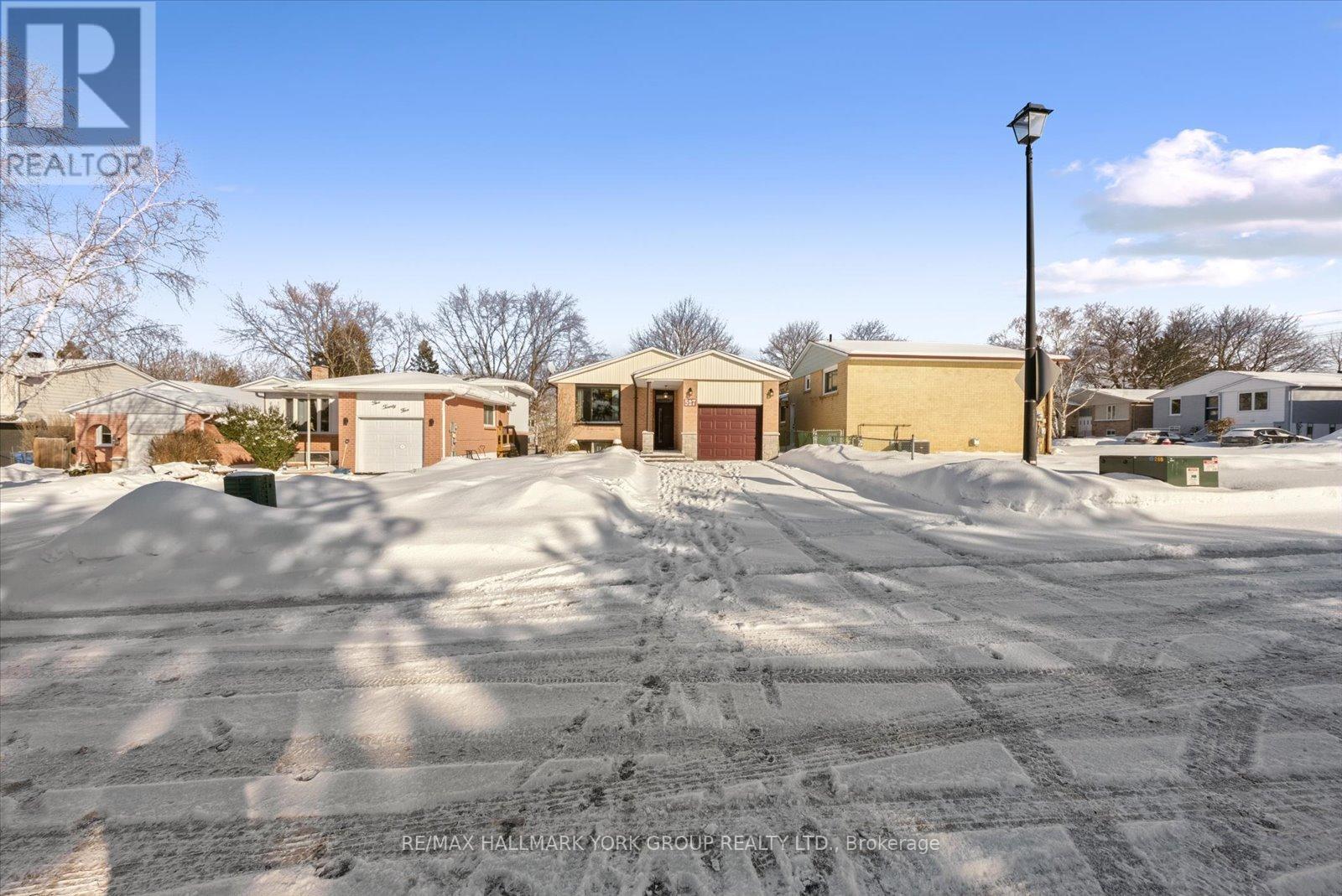 527 Cody Crescent, Newmarket, Ontario  L3Y 5L9 - Photo 3 - N12757364