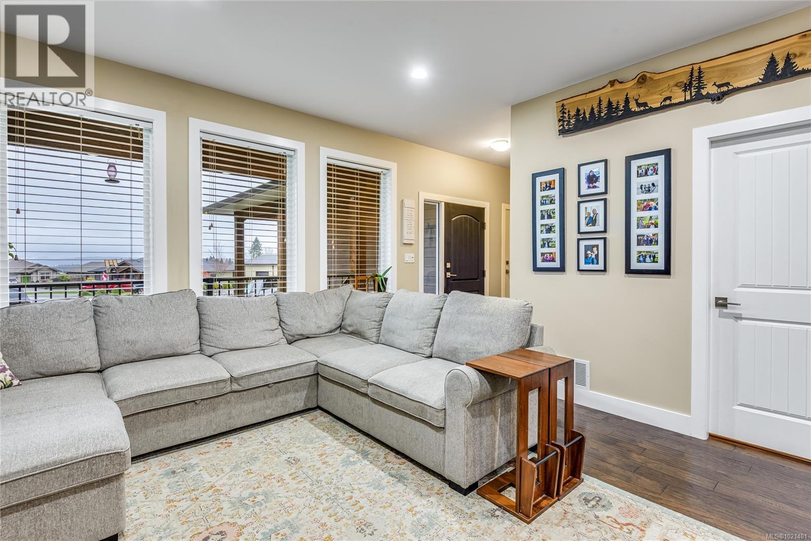 698 Eagle View Pl, Campbell River, British Columbia  V9W 0B2 - Photo 5 - 1021401