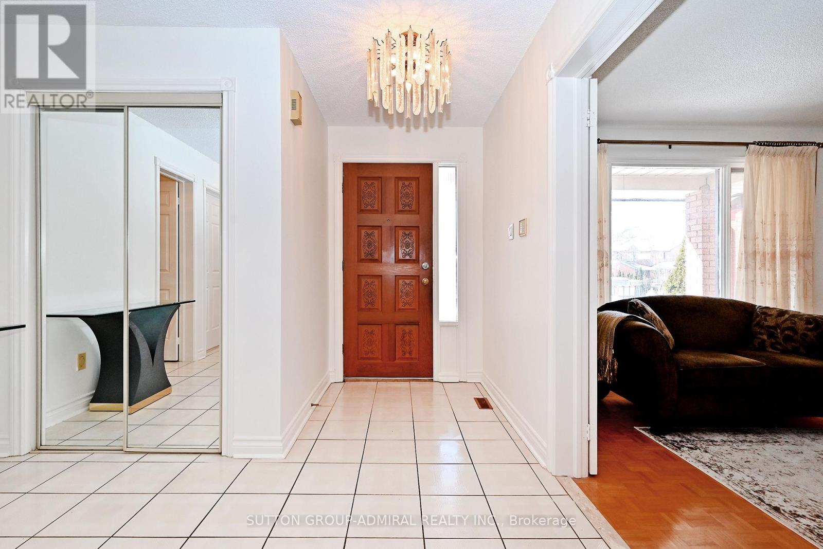 45 Royal Garden Boulevard, Vaughan, Ontario  L4L 7C4 - Photo 4 - N12757486