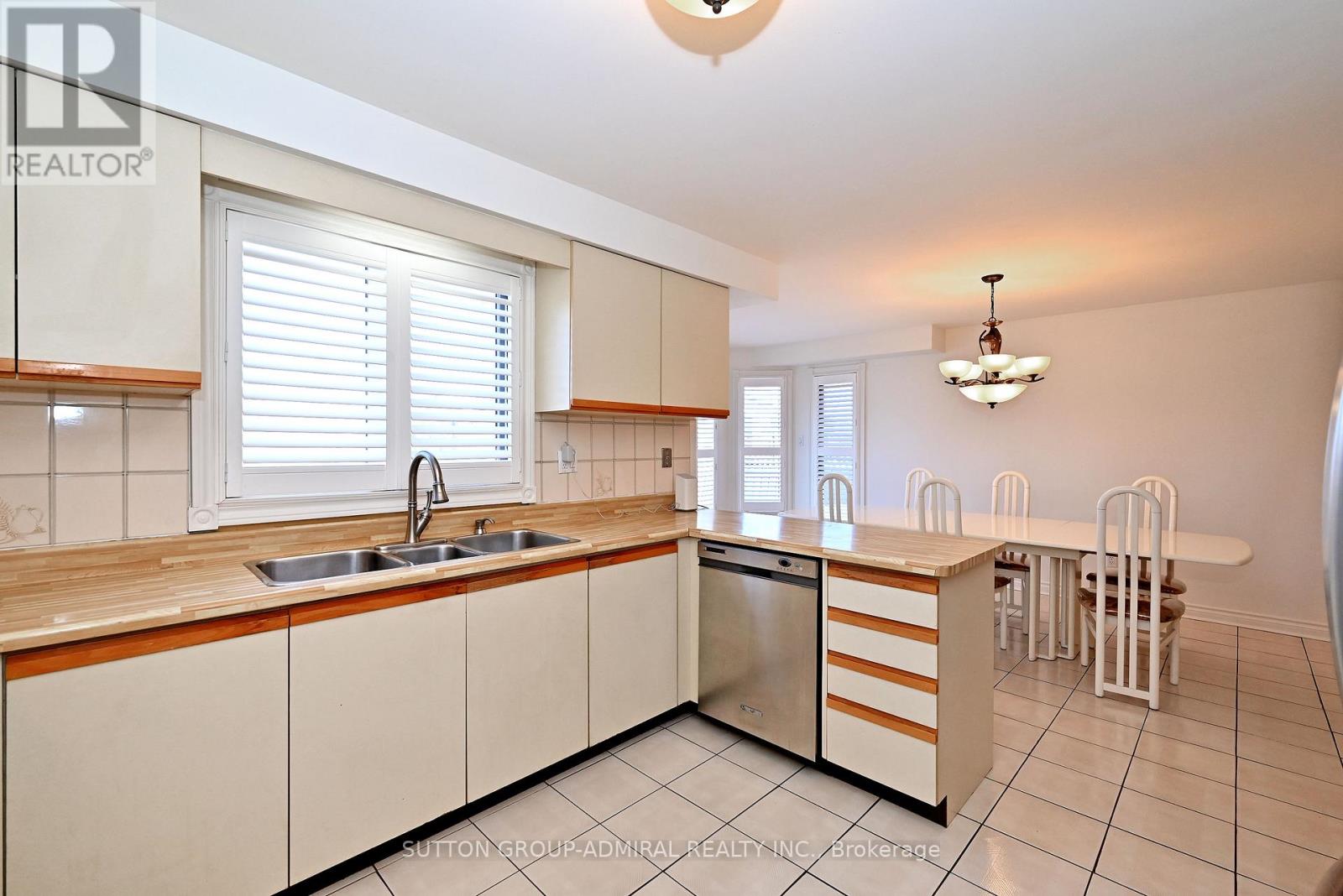 45 Royal Garden Boulevard, Vaughan, Ontario  L4L 7C4 - Photo 17 - N12757486