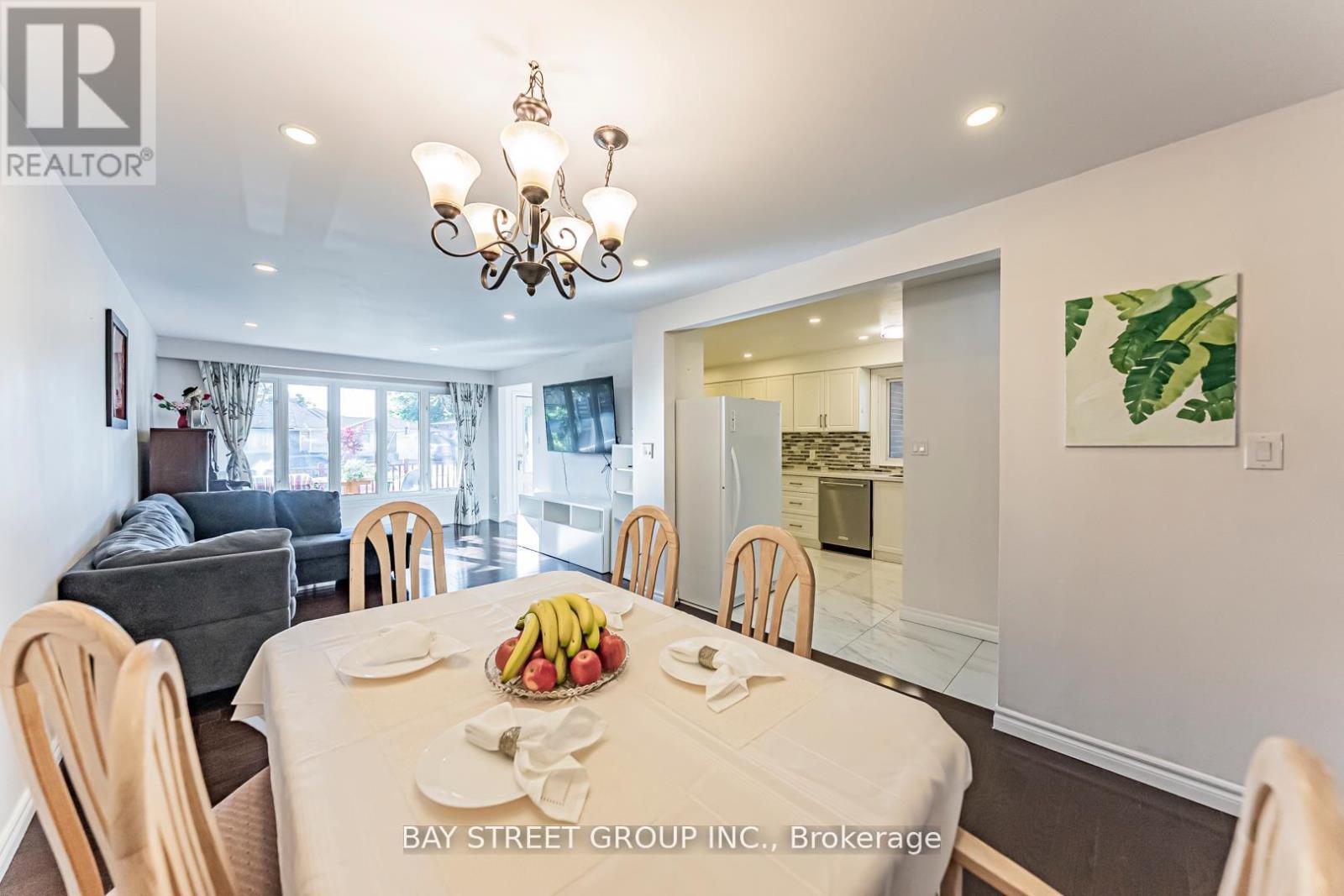 Main Floor #2 - 43 Sherwood Forest Drive, Markham, Ontario  L3P 1P5 - Photo 7 - N12757634