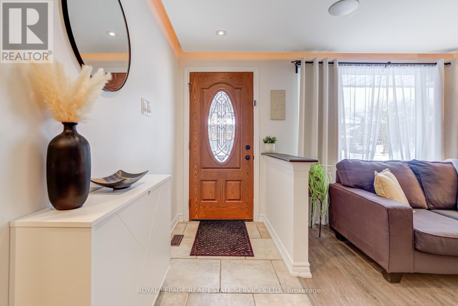 268 Britannia Avenue, Bradford West Gwillimbury, Ontario  L3Z 1A7 - Photo 3 - N12757610