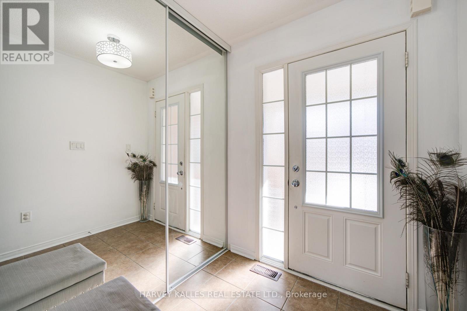 223 Orr Drive, Bradford West Gwillimbury, Ontario  L3Z 0S3 - Photo 6 - N12757654