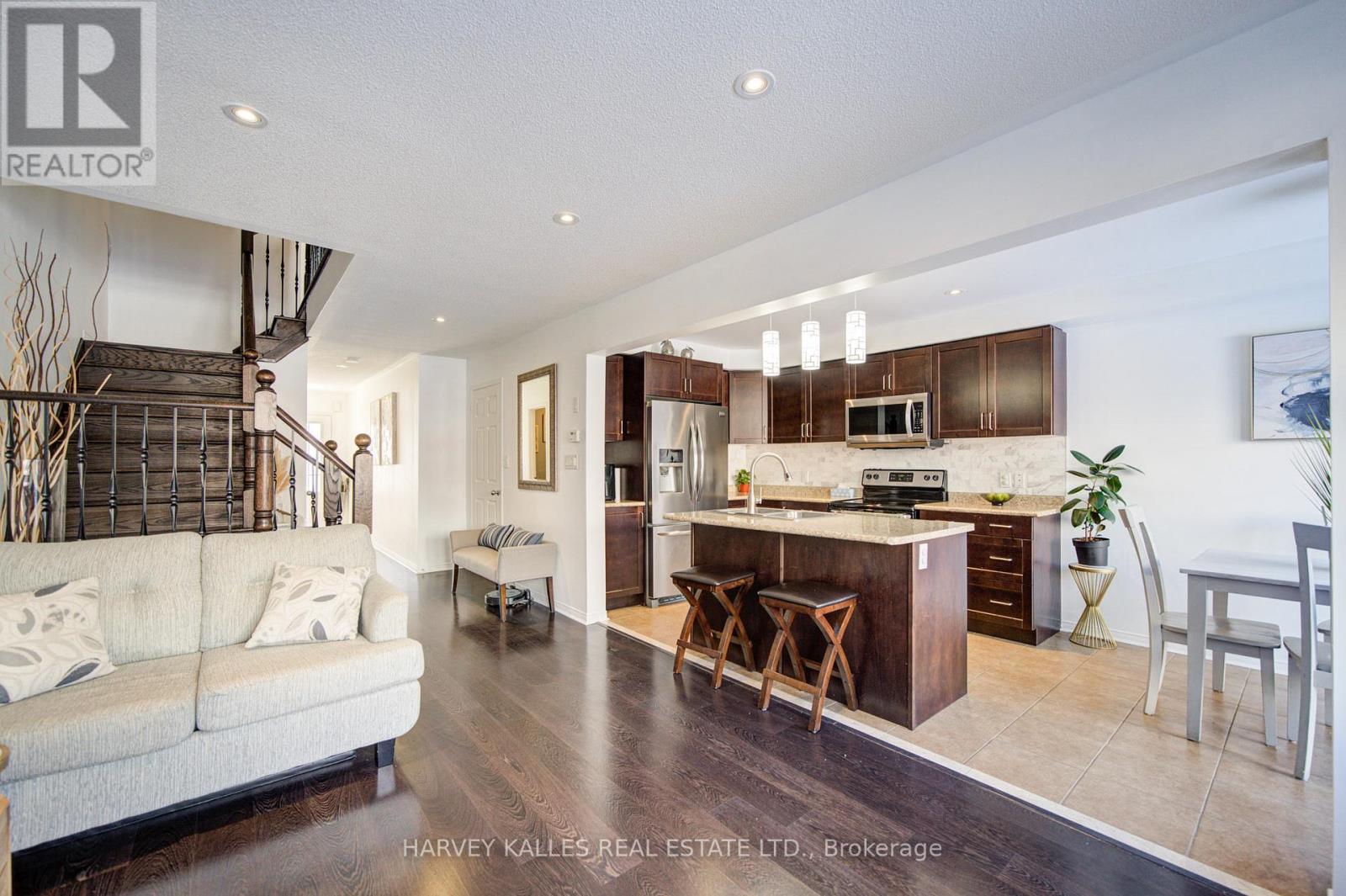 223 Orr Drive, Bradford West Gwillimbury, Ontario  L3Z 0S3 - Photo 15 - N12757654