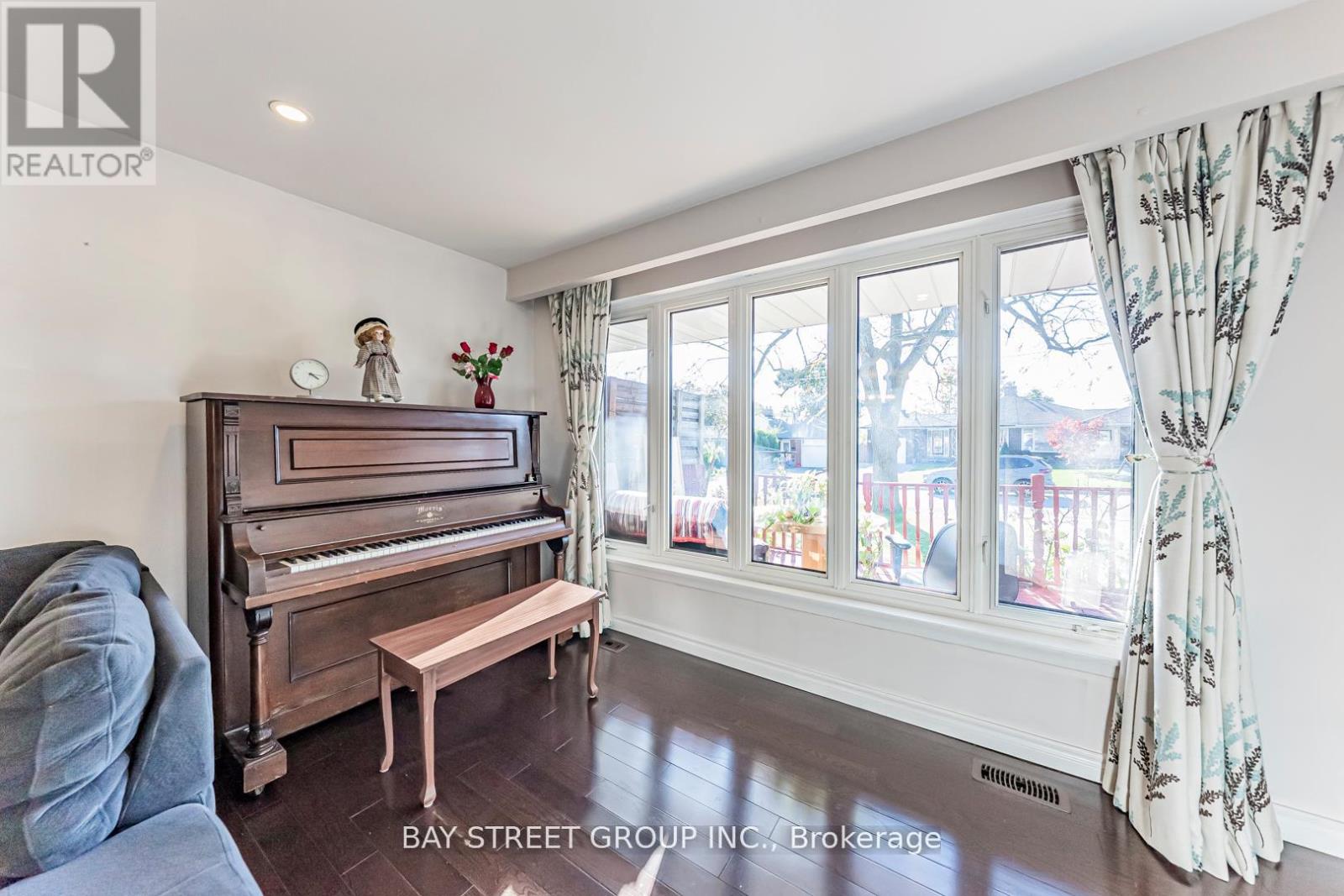 Main Floor #2 - 43 Sherwood Forest Drive, Markham, Ontario  L3P 1P5 - Photo 6 - N12757634