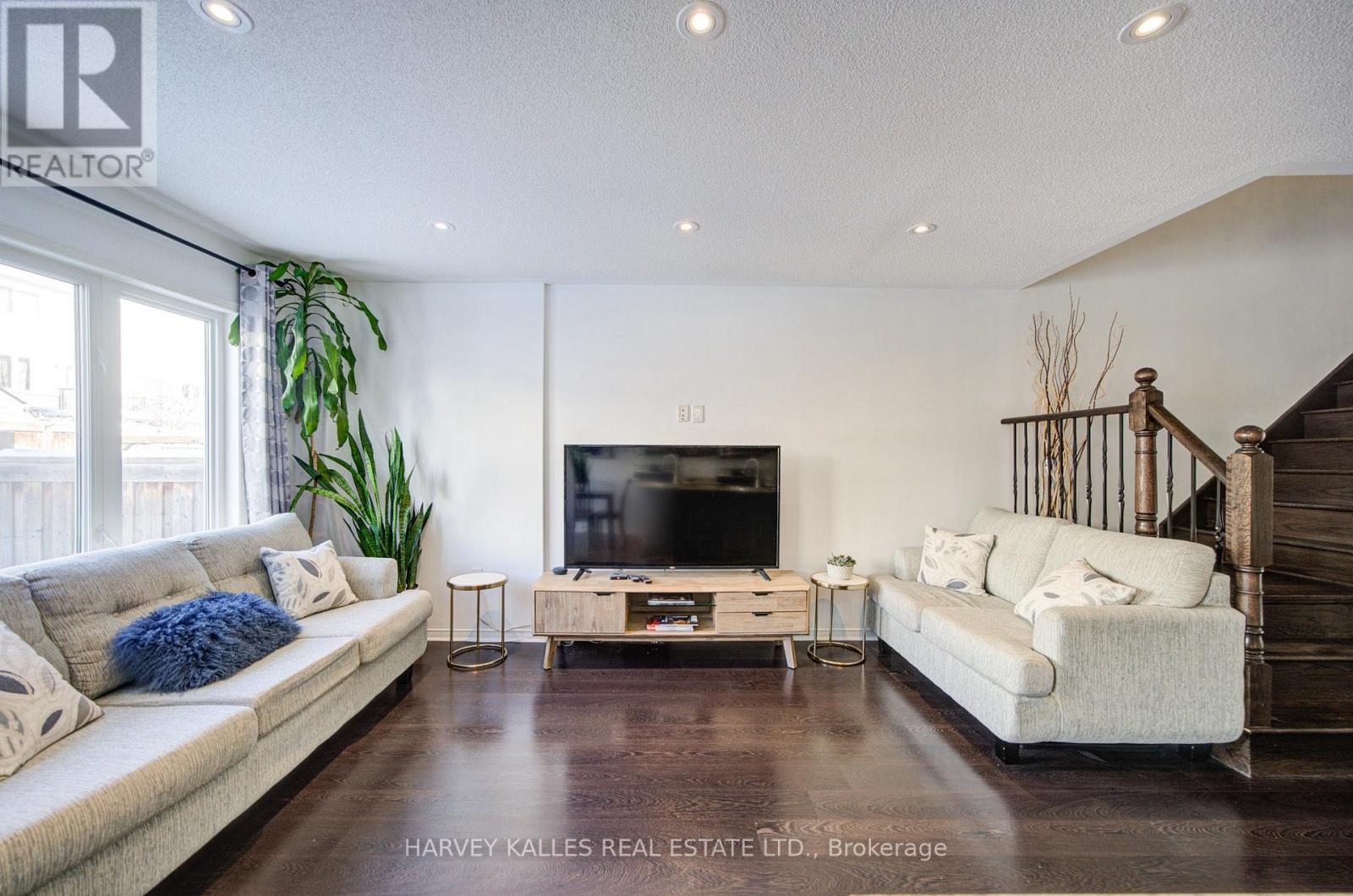 223 Orr Drive, Bradford West Gwillimbury, Ontario  L3Z 0S3 - Photo 13 - N12757654