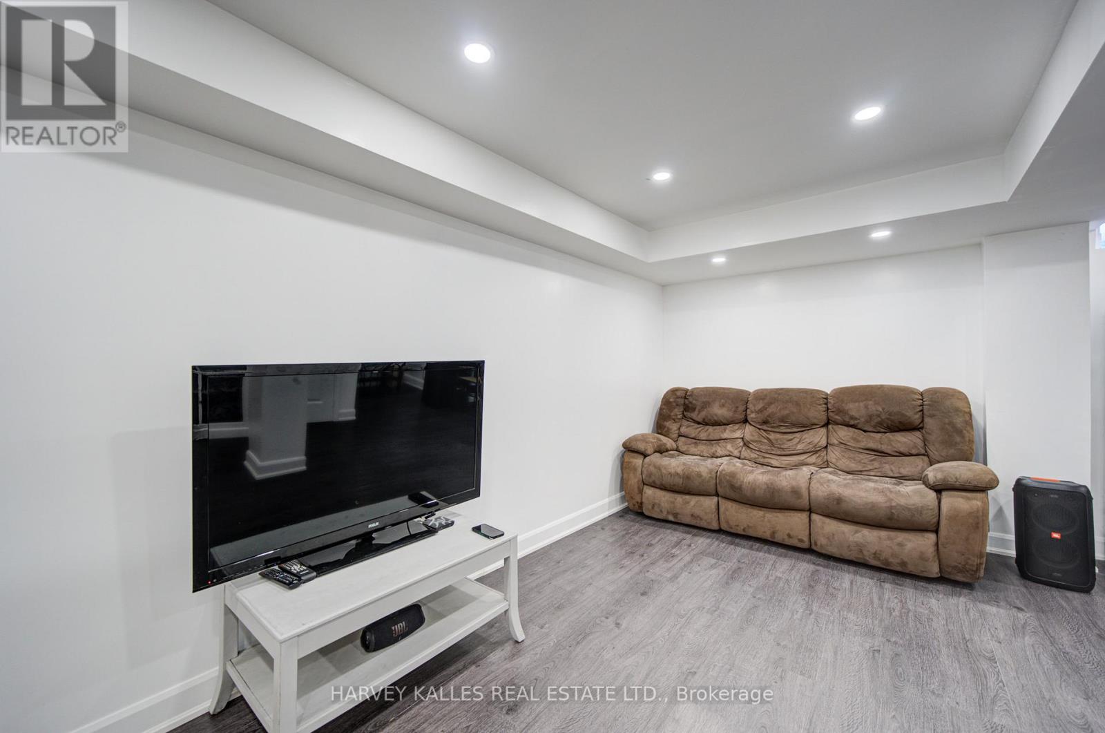 223 Orr Drive, Bradford West Gwillimbury, Ontario  L3Z 0S3 - Photo 37 - N12757654