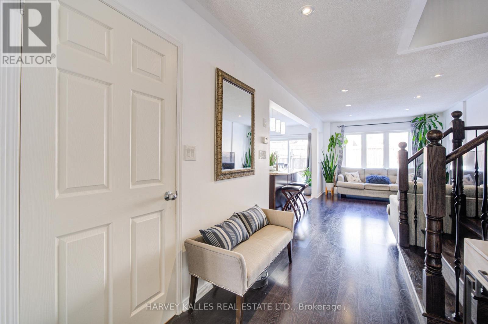 223 Orr Drive, Bradford West Gwillimbury, Ontario  L3Z 0S3 - Photo 9 - N12757654