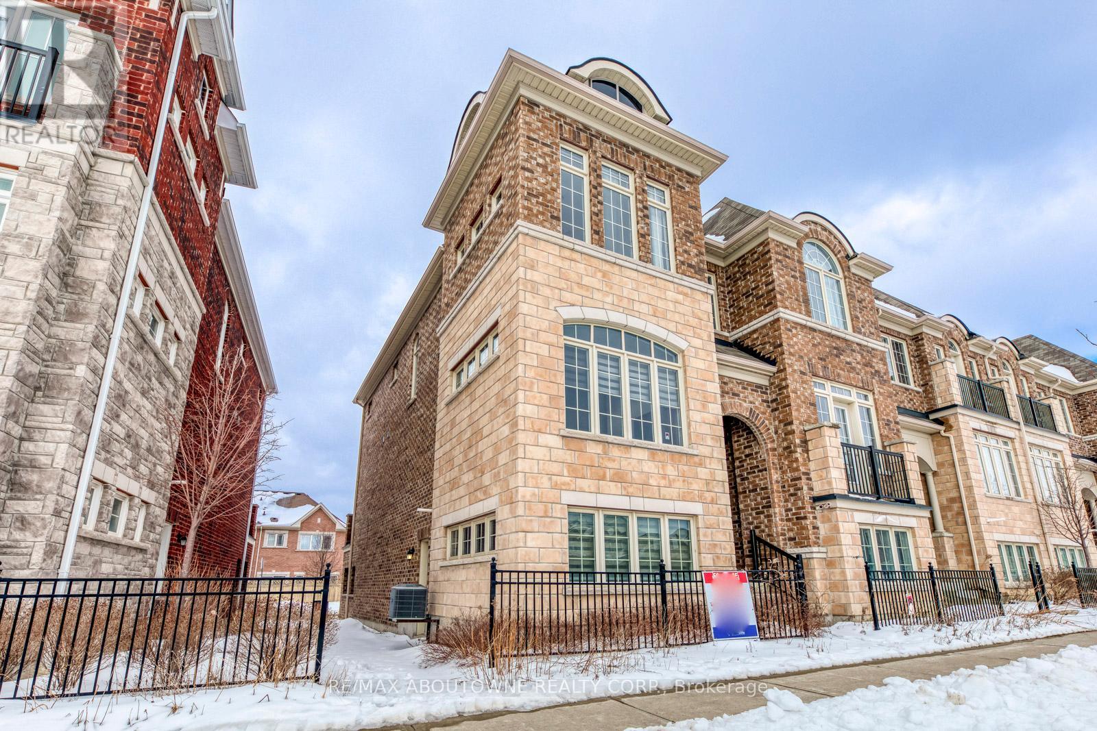 233 Dundas Way, Markham, Ontario  L6E 0S8 - Photo 2 - N12757984