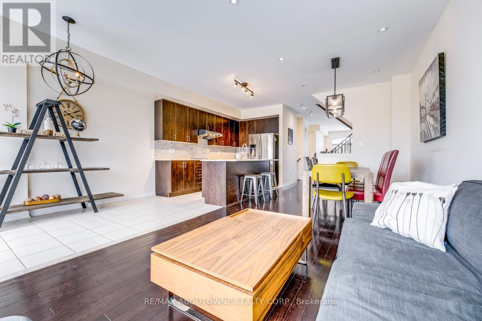 233 Dundas Way, Markham, Ontario  L6E 0S8 - Photo 12 - N12757984