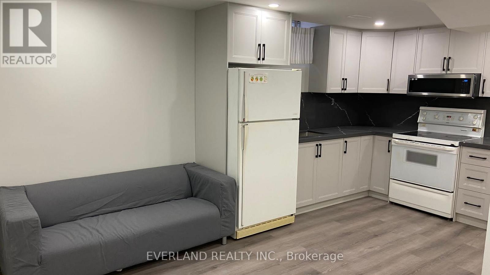 Bsmt B - 10 Damian Drive, Richmond Hill, Ontario  L4B 3Z8 - Photo 4 - N12758070