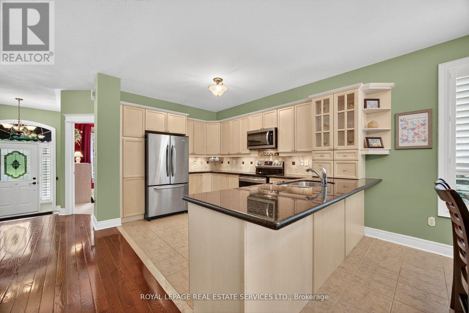 17 Northwood Drive, Wasaga Beach, Ontario  L9Z 3B5 - Photo 5 - S12566660